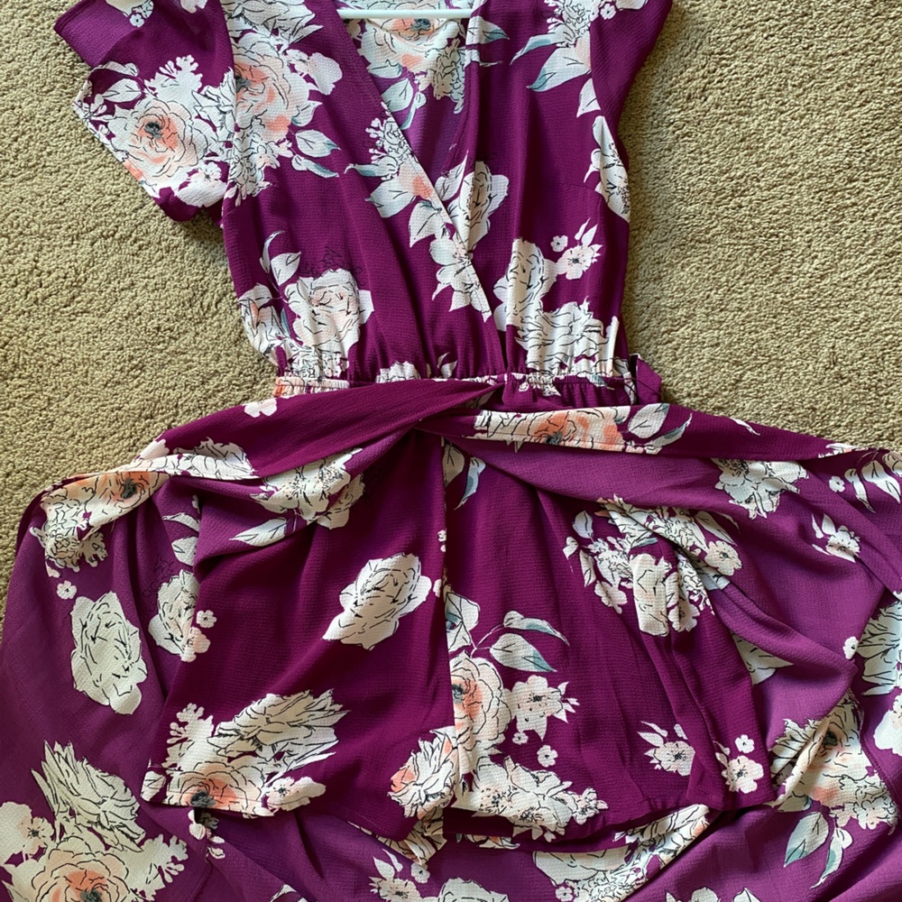 Size Medium dress,with shorts underneath-worn once for a wedding - Picture 3 of 4